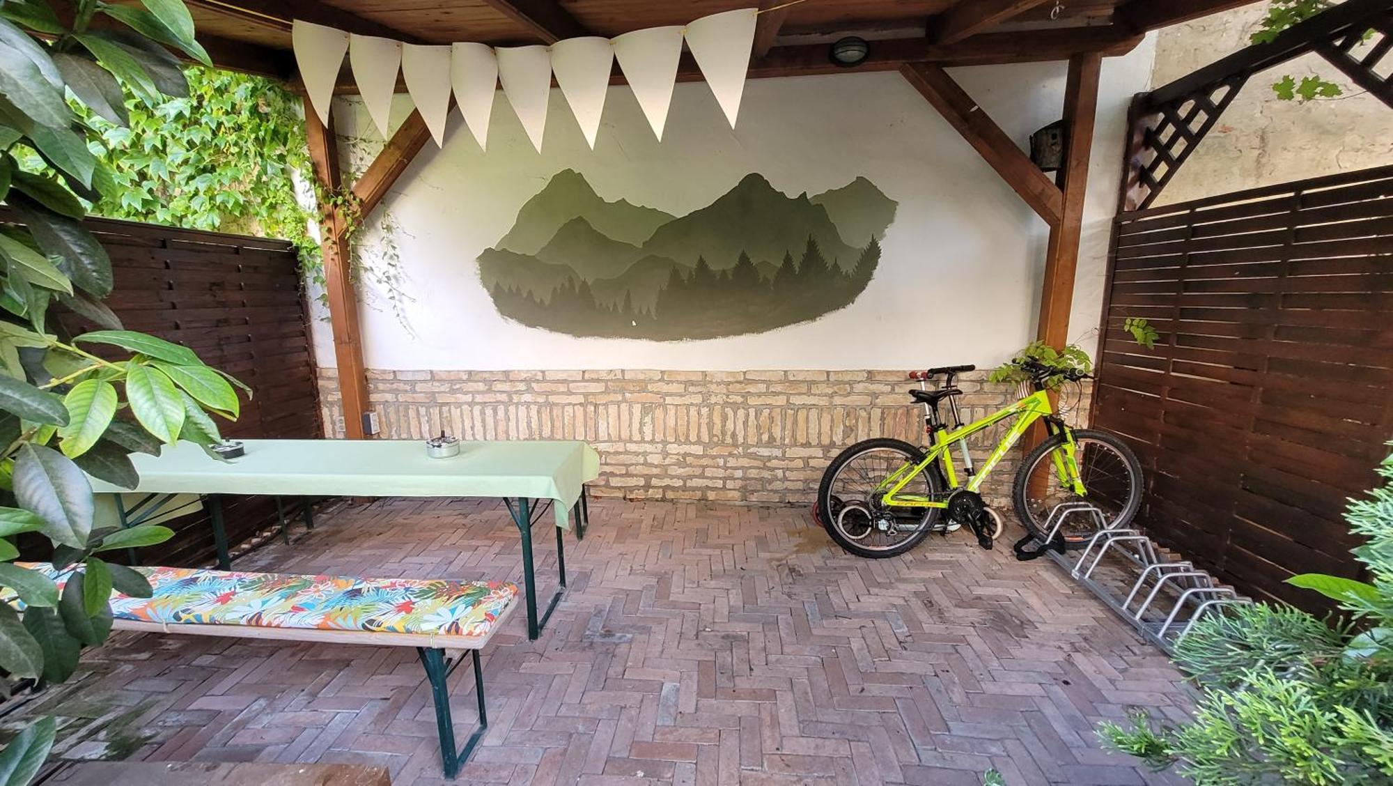 Tulip Home Guest House Vác エクステリア 写真