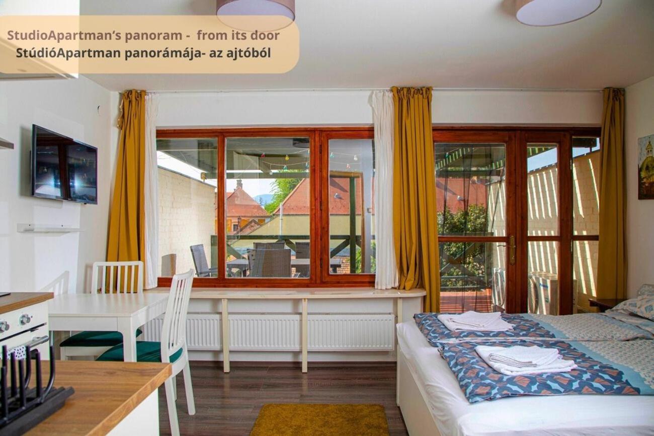 Tulip Home Guest House Vác エクステリア 写真