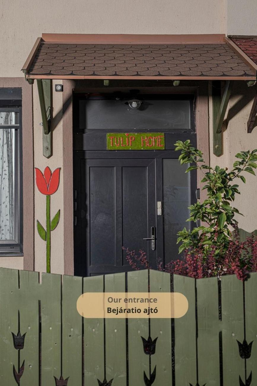 Tulip Home Guest House Vác エクステリア 写真