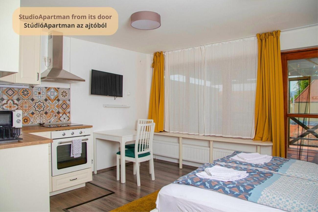 Tulip Home Guest House Vác エクステリア 写真