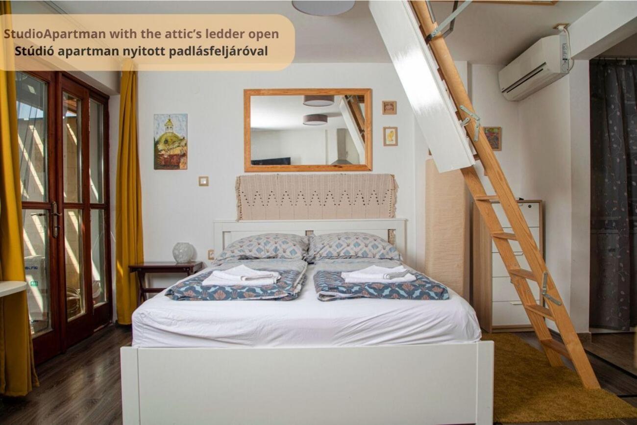 Tulip Home Guest House Vác エクステリア 写真