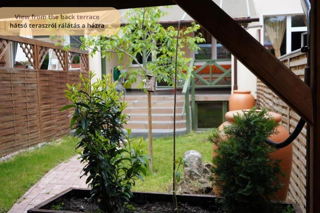 Tulip Home Guest House Vác エクステリア 写真